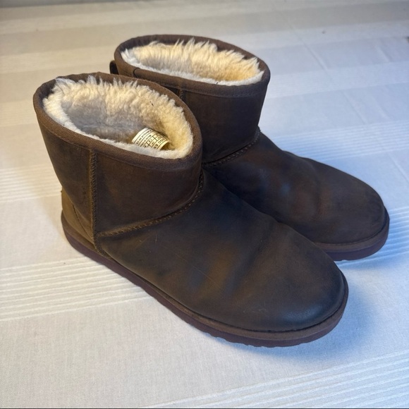 UGG Brown Shearling Winter Boots - Picture 3 of 7